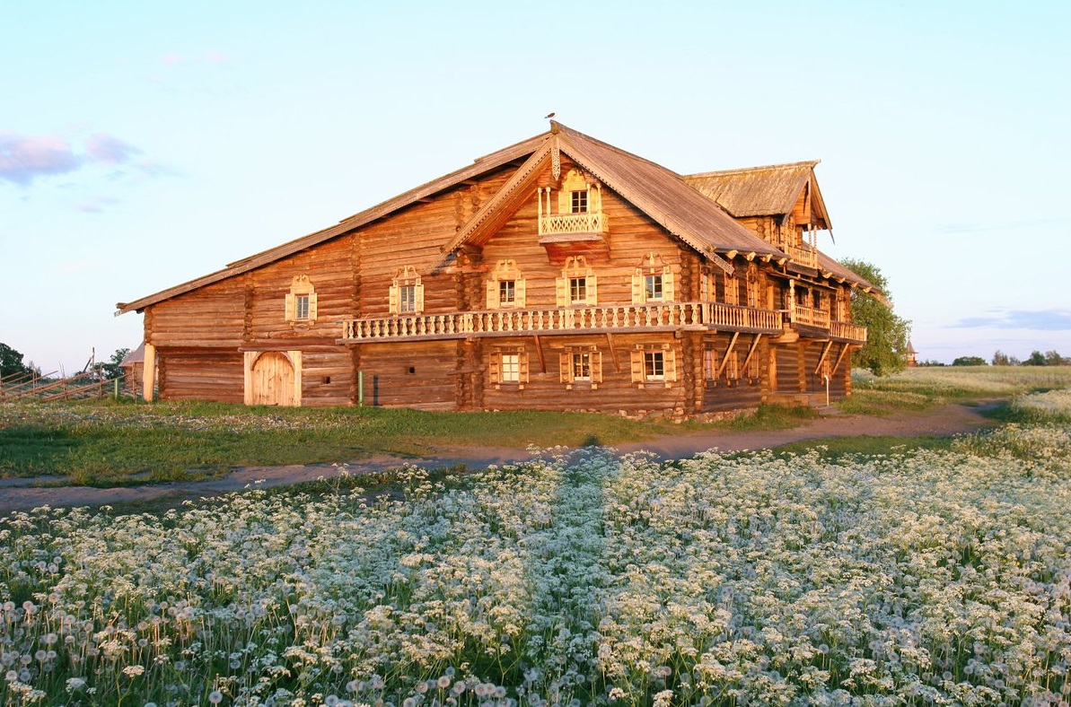 Русское деревянное зодчество – терем в Костромской области