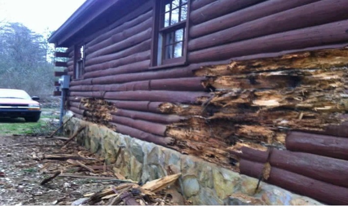 Разрушение деревянного дома